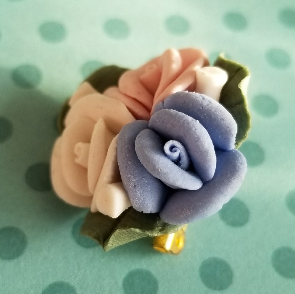 Relisted -Vintage clay flowers brooch rose pink blue… - Picture 5 of 6
